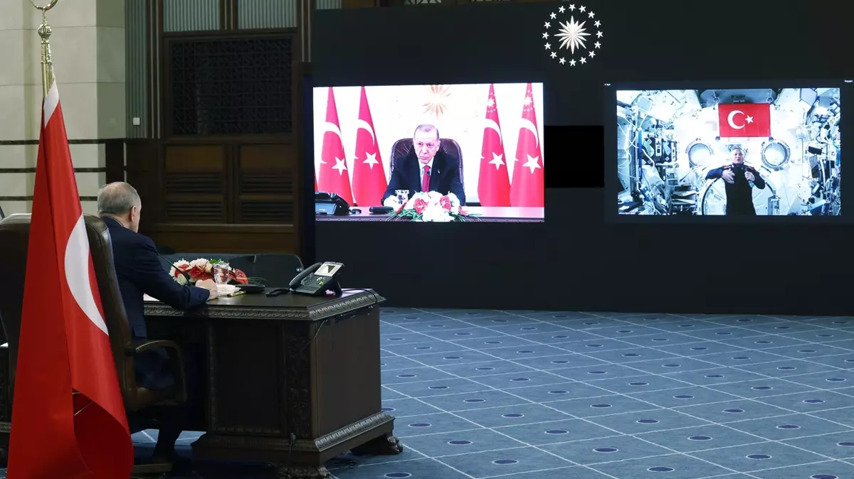 Uzaydan Türkiye'ye tarihi bağlantı! Astronotumuz Gezeravcı, Başkan Erdoğan'a bilgi verdi