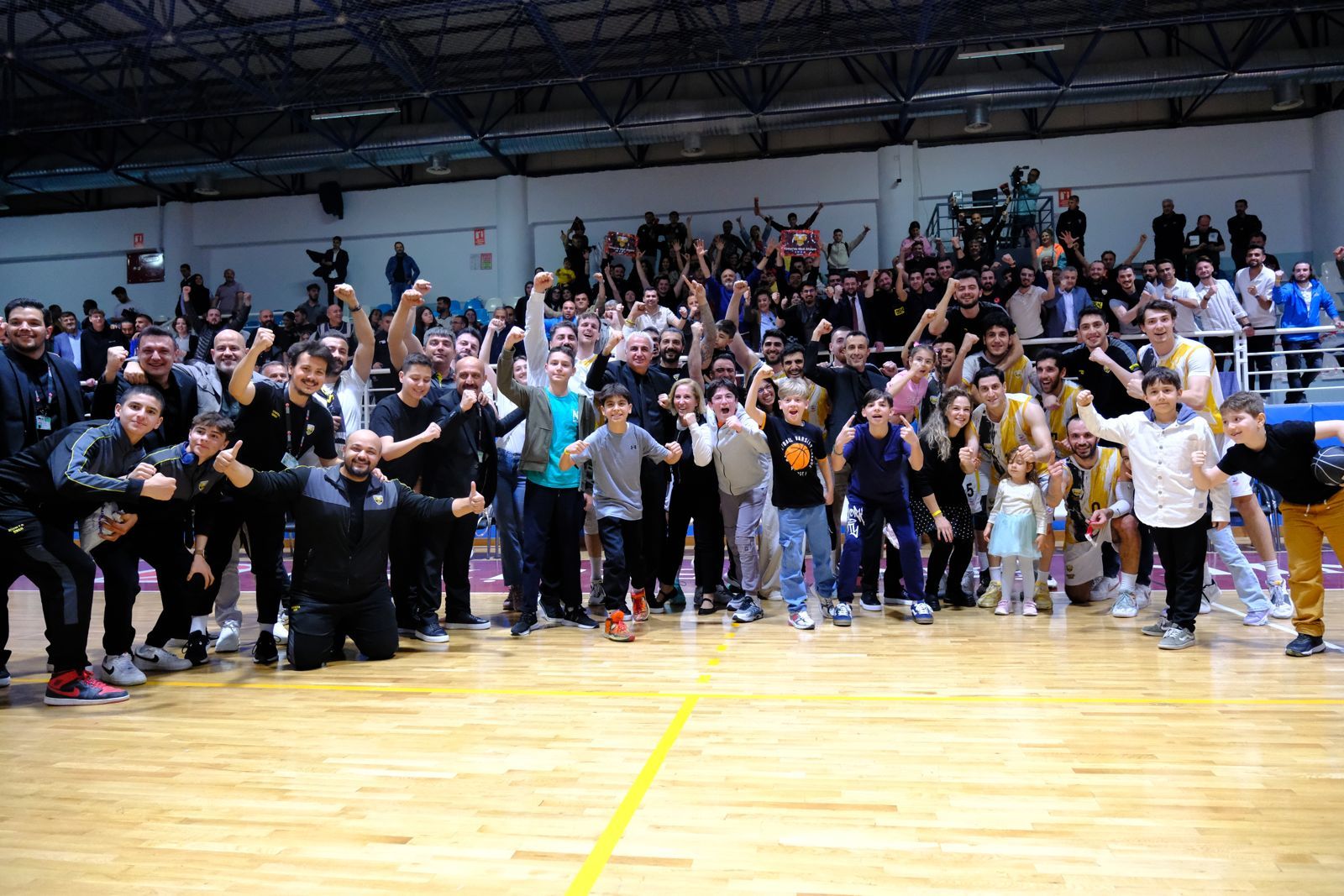 Büyükşehir Belediyespor Basketbolda Yarı Finalde