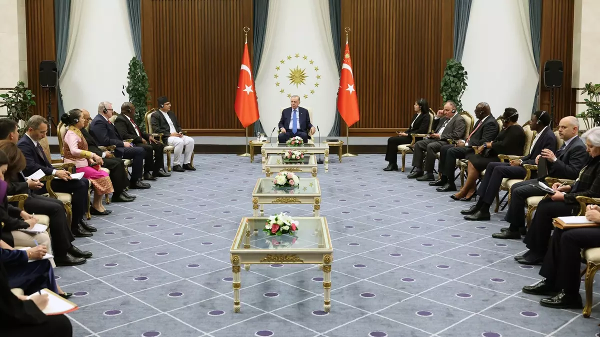 Külliye'de yoğun mesai... Cumhurbaşkanı Erdoğan, 7 ülkenin büyükelçisini kabul etti