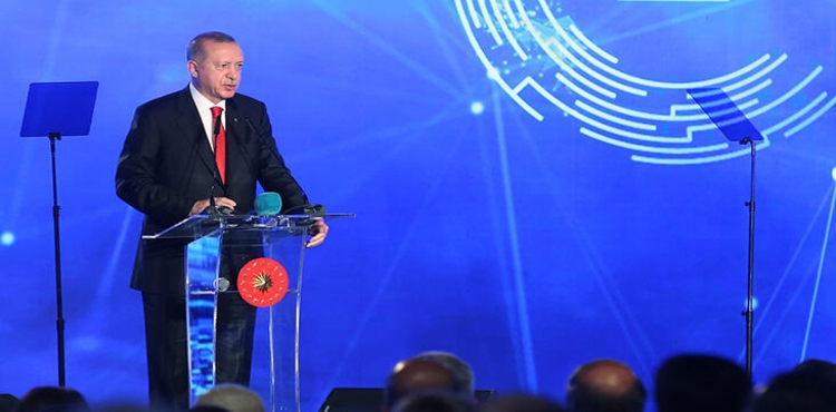 Cumhurbaşkanı Erdoğan yerli otomobili tanıttı ve ilk siparişi verdi