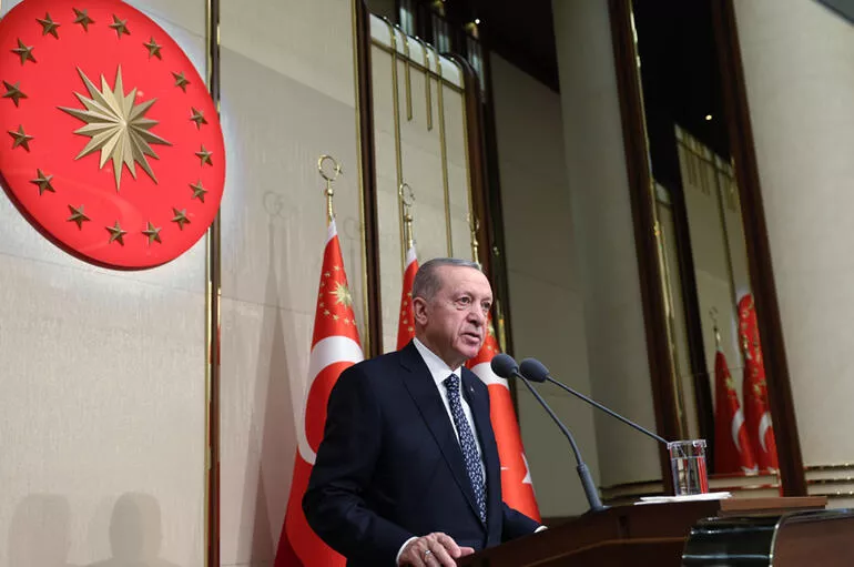 Cumhurbaşkanı Erdoğan: Bizim öğretmenimize eli kalkanı darmadağın ederiz