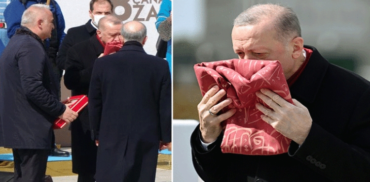 Cumhurbaşkanı Erdoğan önce öpüp, sonra başına koymuştu! İşte 129 yıllık o sancağın hikayesi