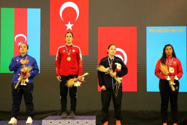 BARÜ mezunu Buse Tosun Çavuşoğlu'ndan altın madalya