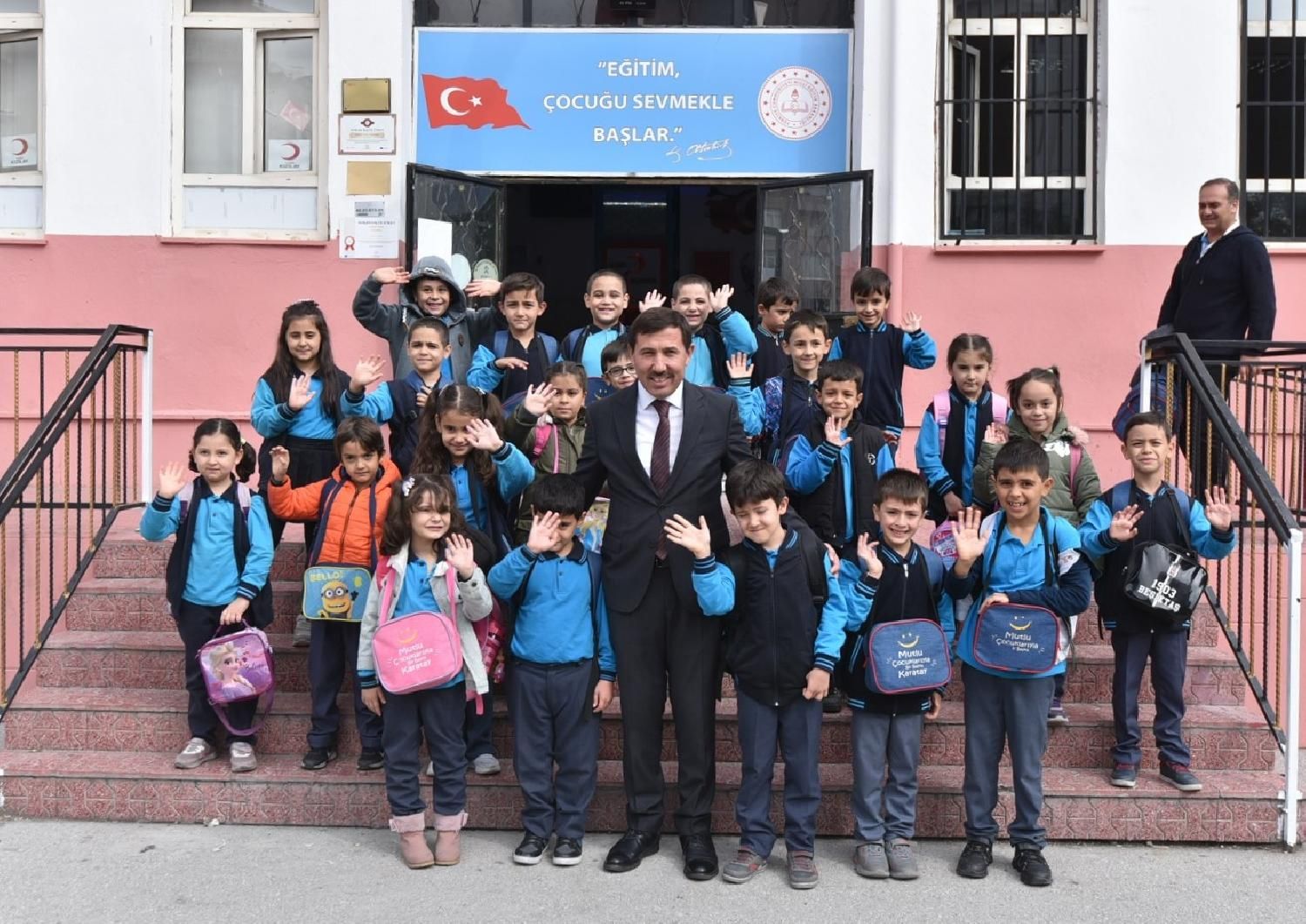 Hasan Kılca'dan okul ziyaretleri