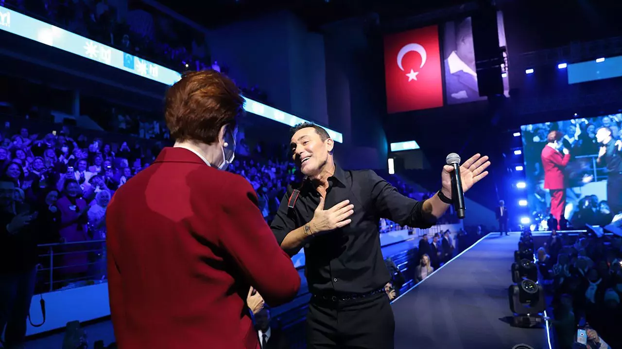 Meral Akşener'den şarkıcı Mustafa Sandal'a belediye başkanı adaylığı teklifi