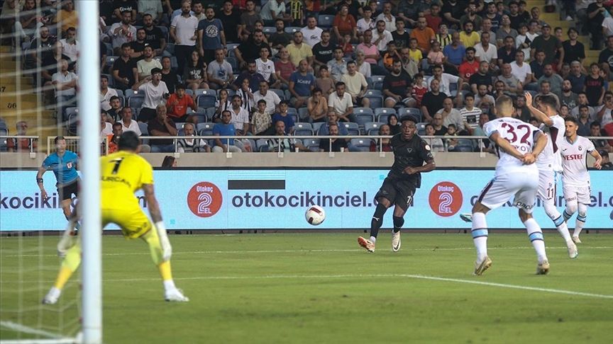 Trabzonspor’a büyük şok! Hatayspor geriye düştüğü maçta 3-2 yendi
