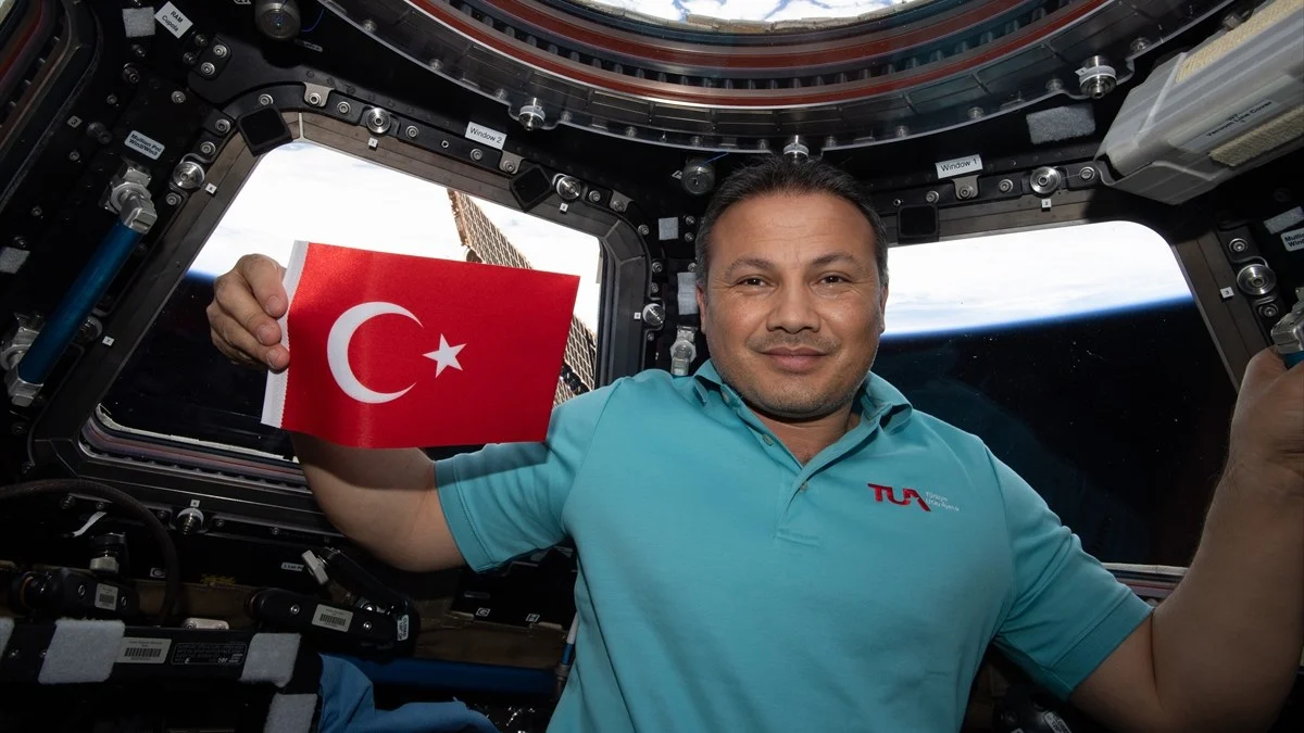 İlk Türk astronot Alper Gezeravcı'nın uzay yolculuğunda sona gelindi