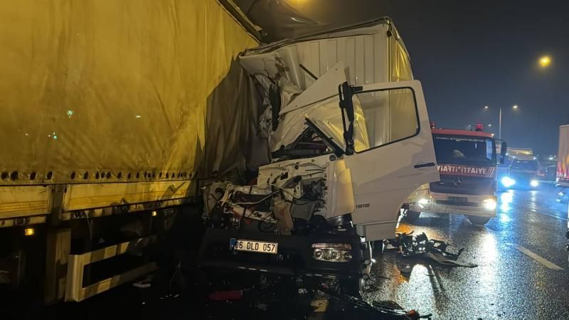 Kuzey Marmara Otoyolu'nda tır kazası: 1 ölü, 1 yaralı