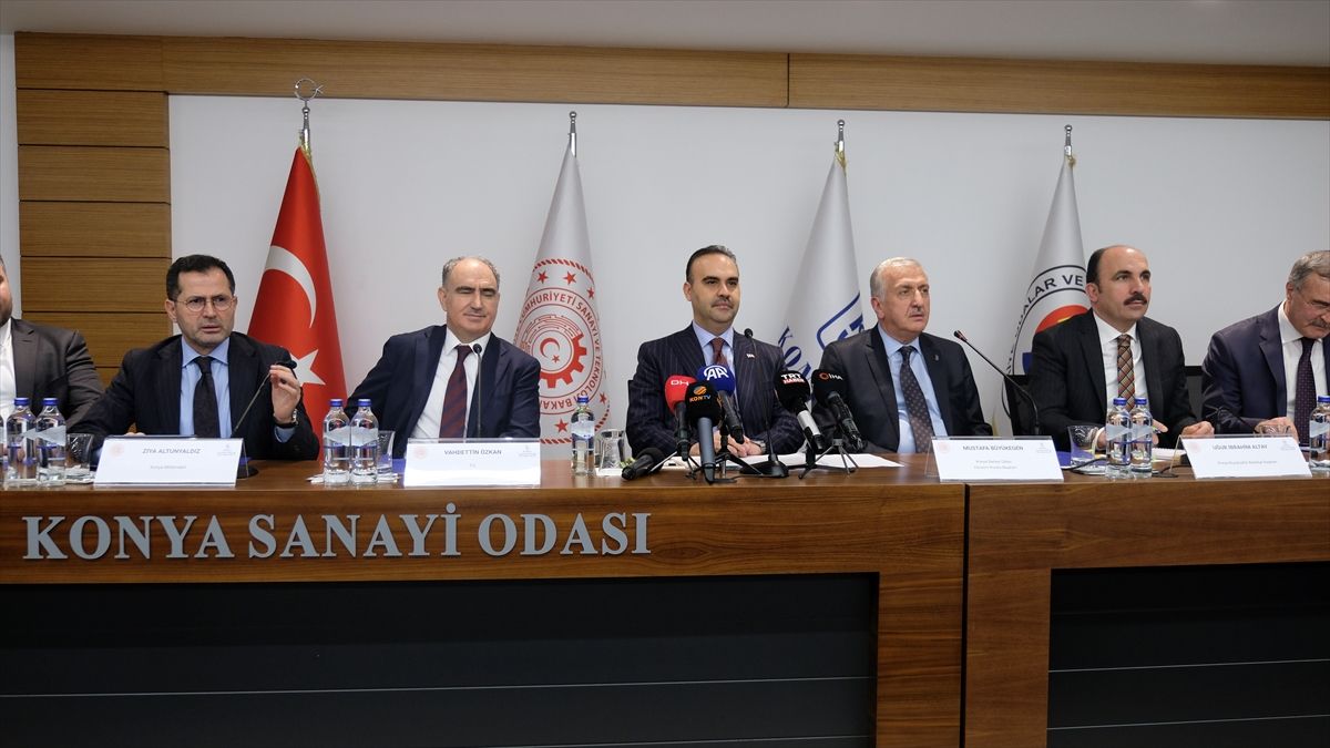 Sanayi ve Teknoloji Bakanı Kacır, Konya'da sanayicilerle buluştu