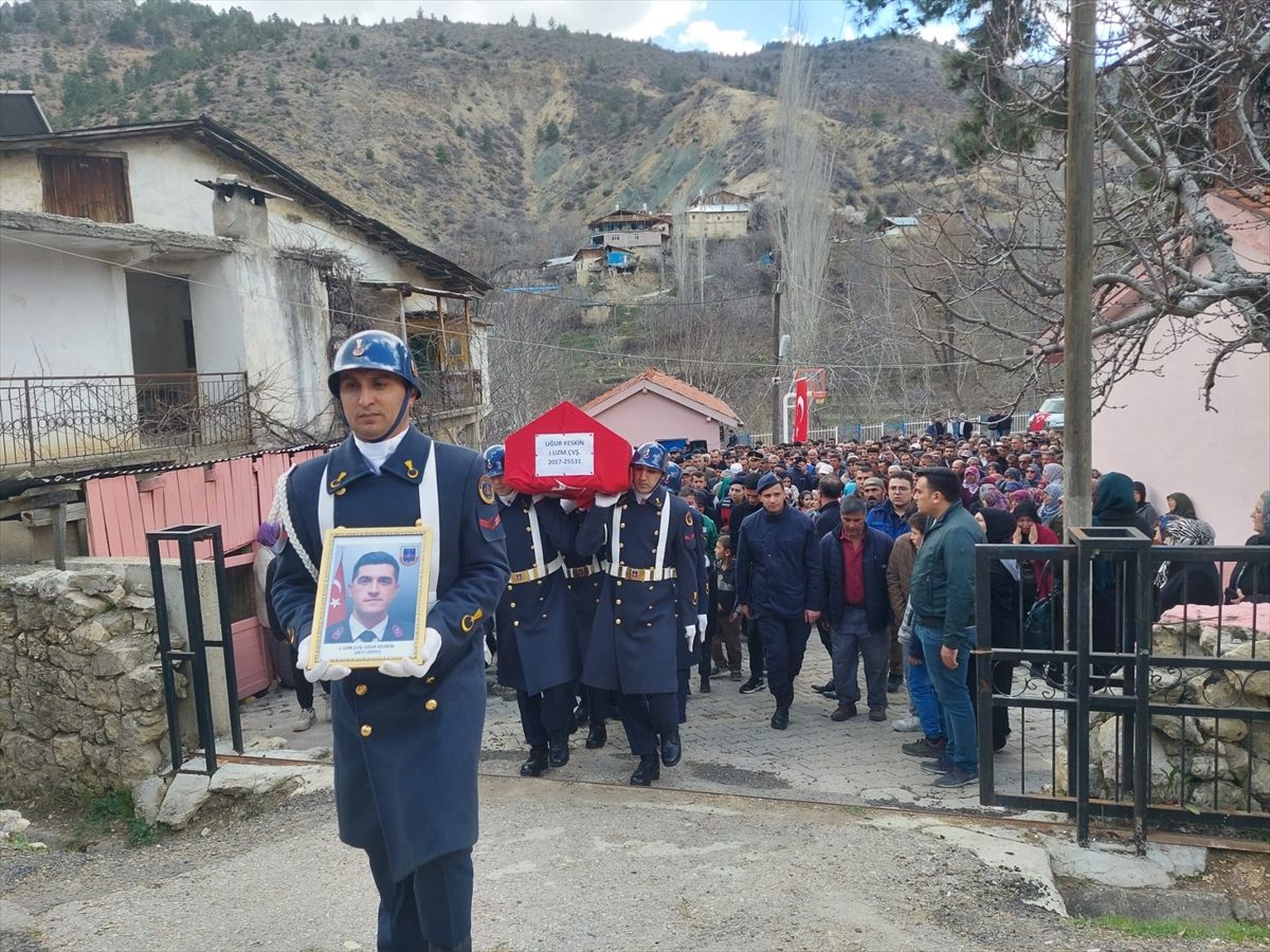 Trafik kazasında hayatını kaybeden uzman çavuşun cenazesi, Karaman'da defnedildi