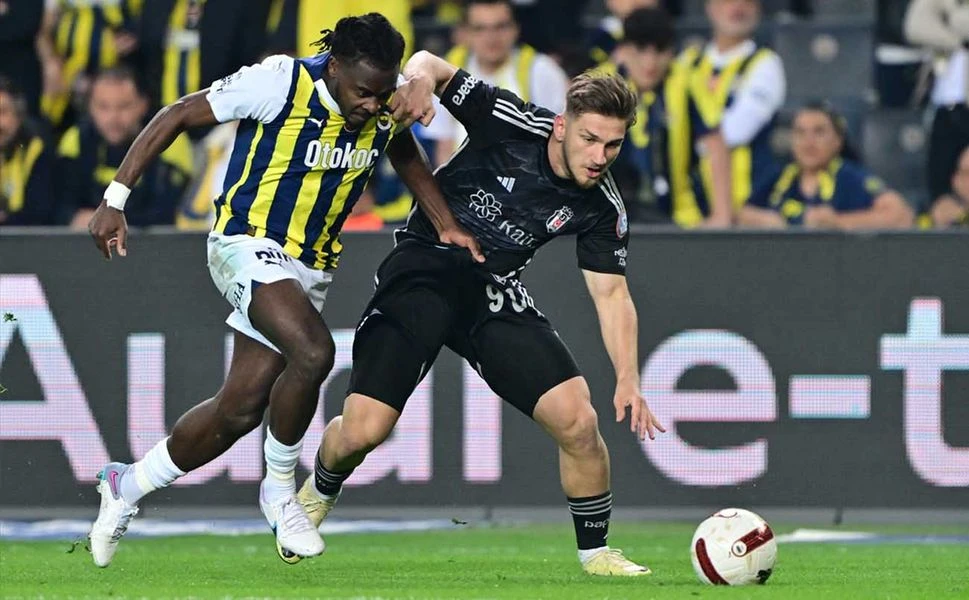 Dev derbinin galibi Fenerbahçe! Kanarya evinde Beşiktaş’ı 2-1 yendi