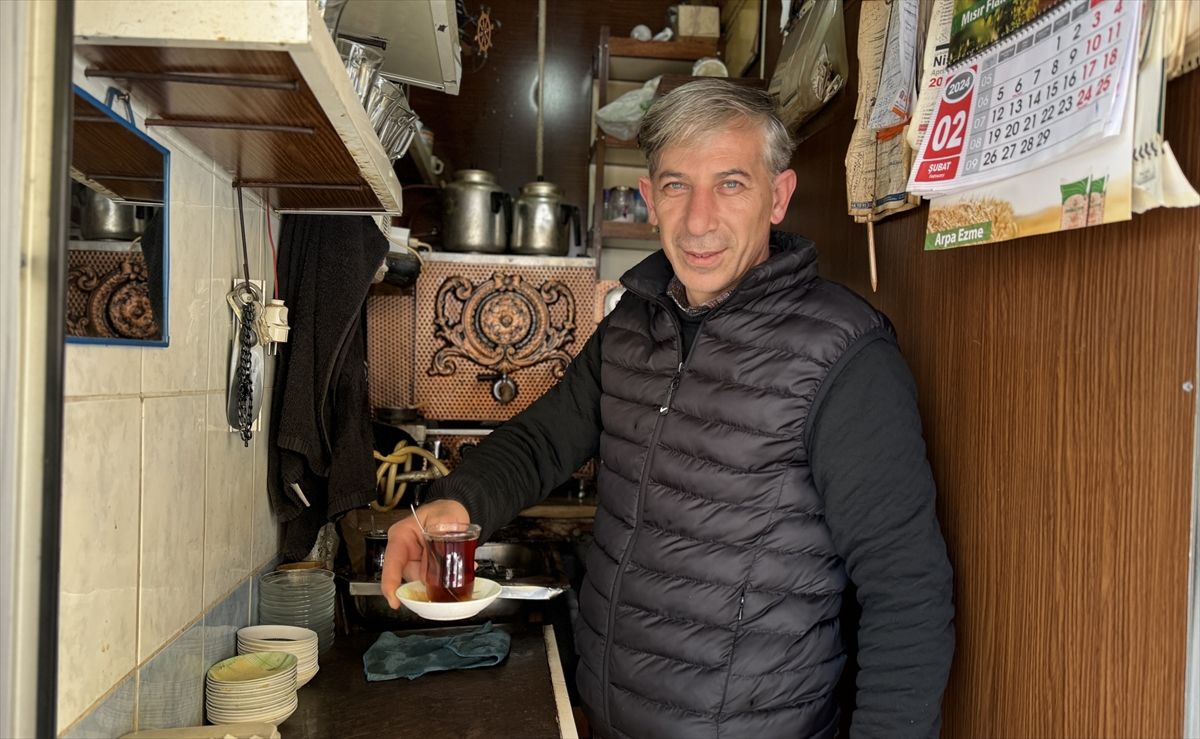 Konya'da, "Çaycı Mustafa"nın ocağı 20 yıldır 2 metrekarelik dükkanda kaynıyor