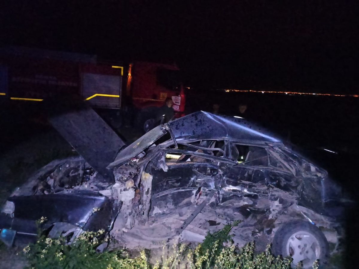 Konya'da otomobil ve kamyonet çarpıştı: 2 kişi öldü, 1 kişi yaralandı