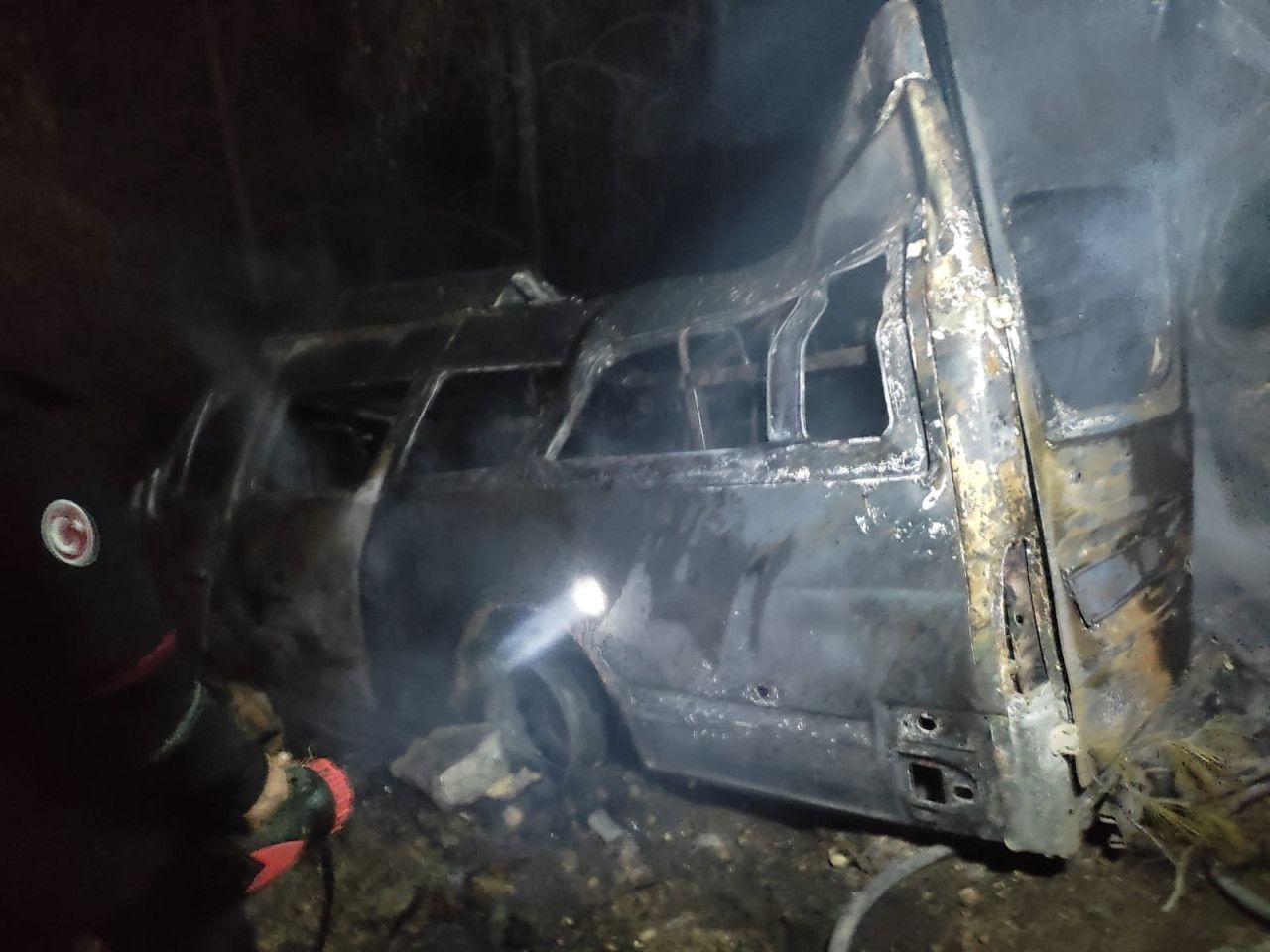 Korkunç kaza: Minibüs uçuruma devrilip yandı, 3 can kaybı, 18 yaralı!