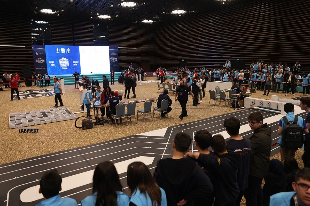 Selçuklu TEKNO-SEL robot yarışması başladı! 96 okuldan 775 öğrenci yarışıyor