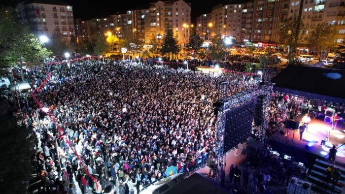 Seydişehir'de Pinhani Konseri'ne yoğun ilgi gösterildi
