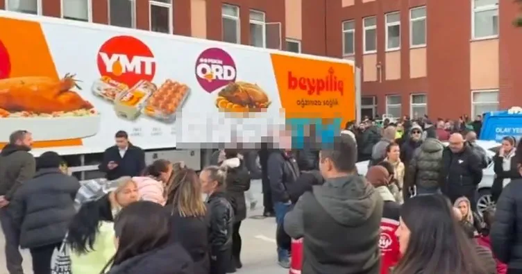Bolu Belediyesi'nden büyük skandal: Yangın faciasında hayatını kaybedenlerin bedenlerini tavuk reklamı kaplı TIR'a koydular