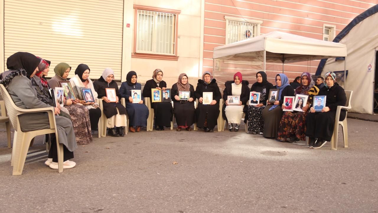 Diyarbakır anneleri yılın ilk gününde de evlatları için nöbette