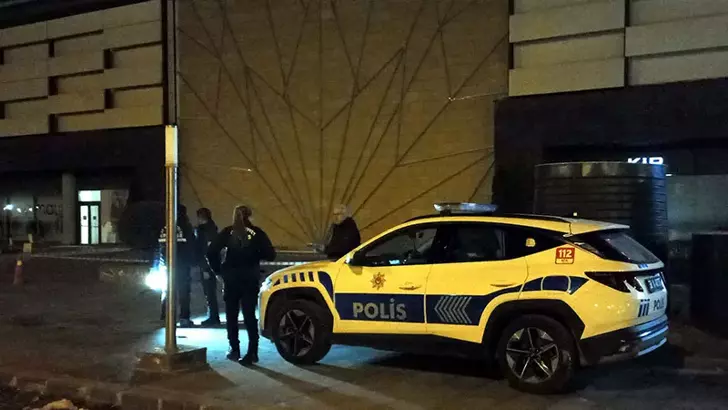 Yolda karşılaştığı eski sevgilisini, annesini ve kız kardeşini bıçakladı