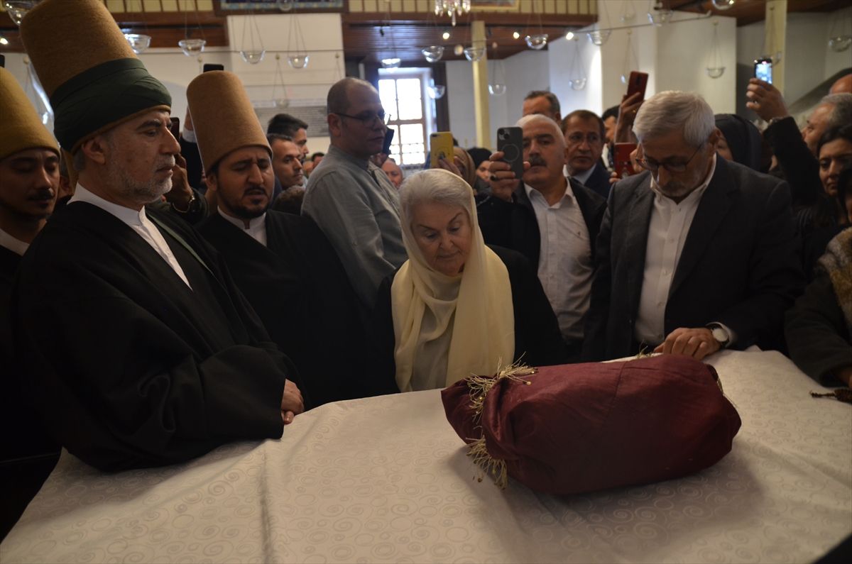 Mevlana Müzesi'nde, Sakal-ı Şerif ziyarete açıldı