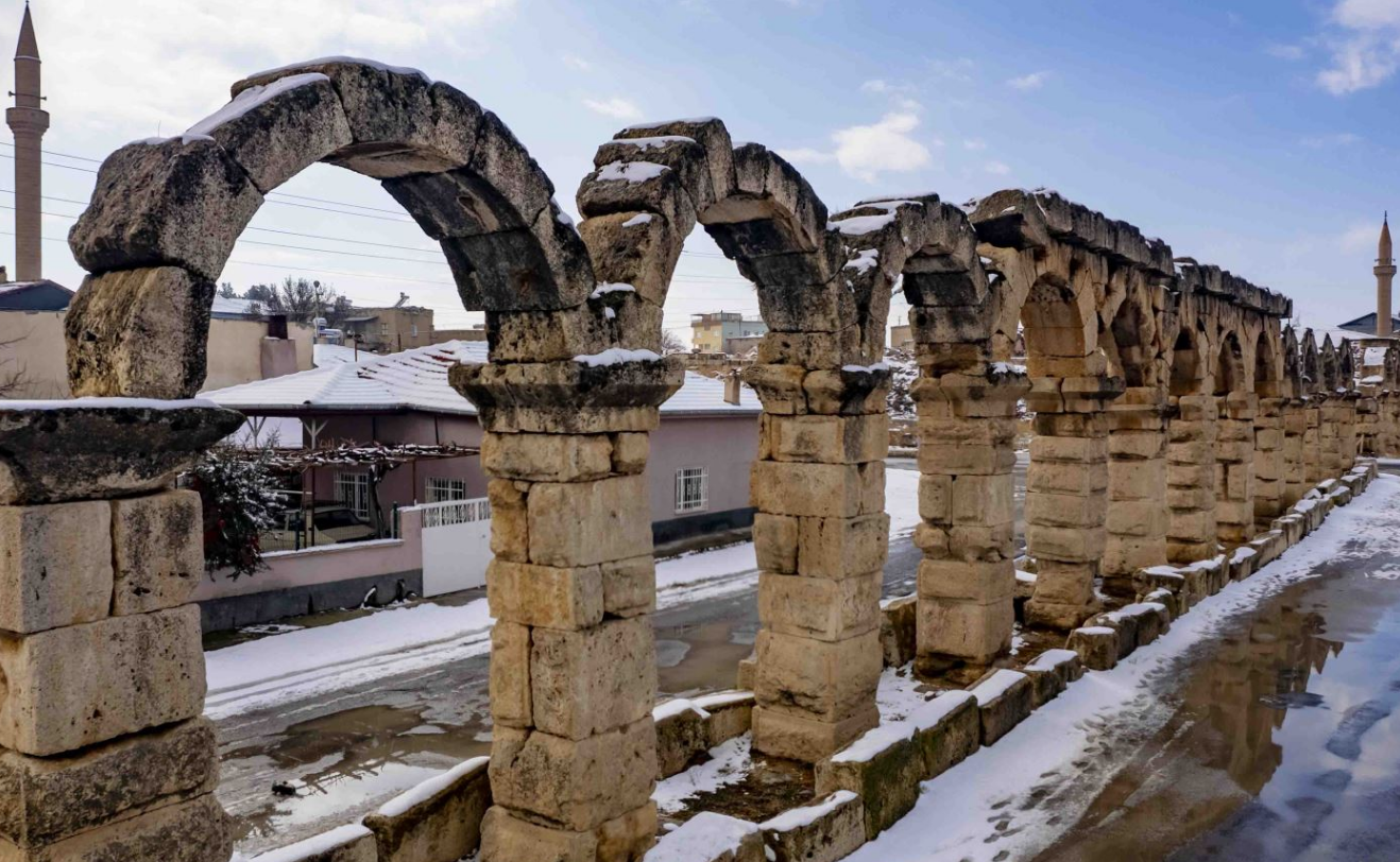 Altın oranla inşa edilen tarihi yapılar, Roma döneminin mühendislik harikalarını günümüze taşıyor.