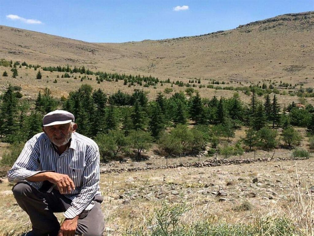 Konya'da   'Orman Dede' olarak bilinen Rahim öğretmen, kurduğu ormanın yanındaki mezarlıkta toprağa verildi