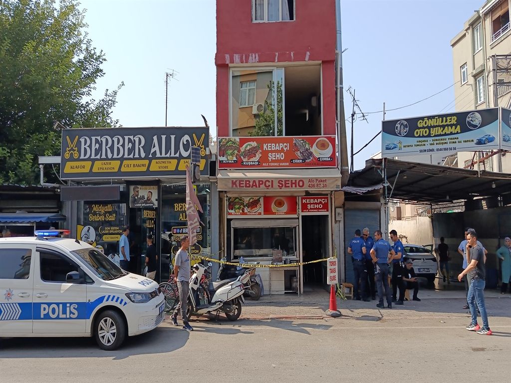 Annesini çalıştığı iş yerinde bıçaklayarak öldürdü