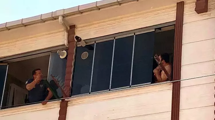 Böylesi ancak filmlerde olur! 'Atarım' dedi, bebeğini pencereye kadar getirdi