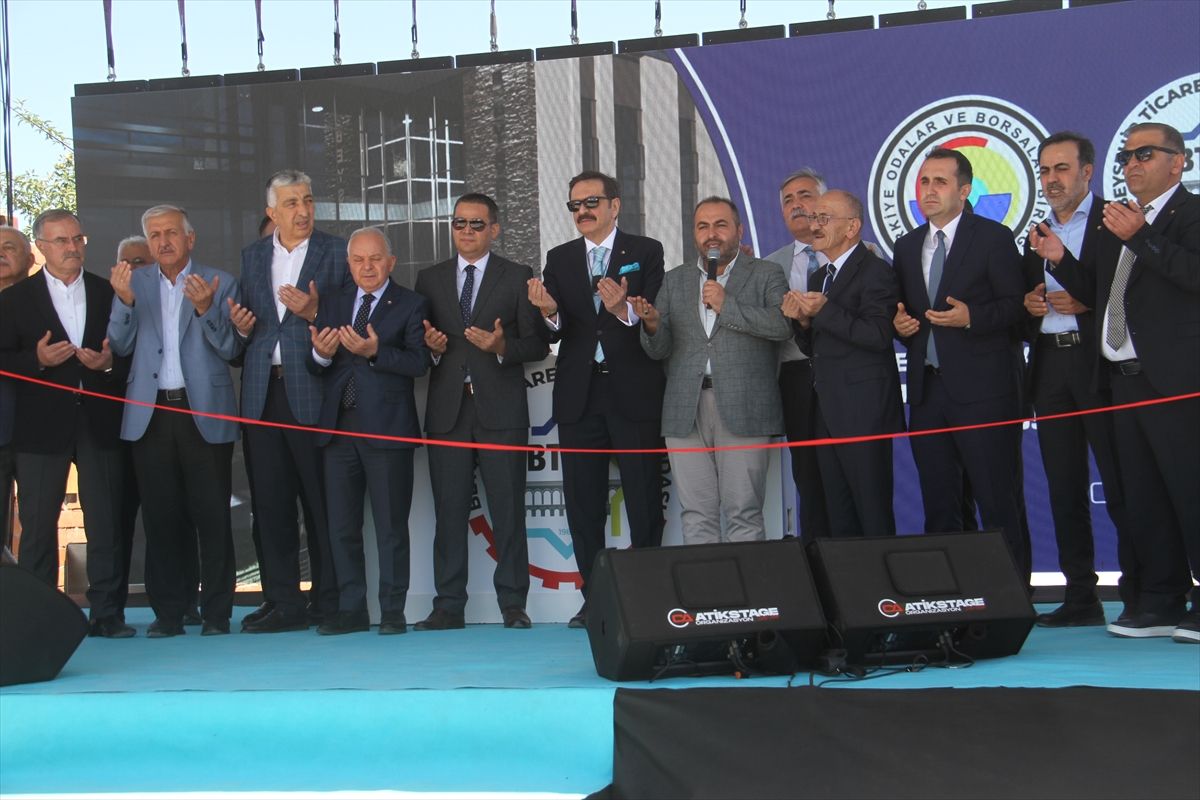 TOBB Başkanı Hisarcıklıoğlu, Konya'da hizmet binasının temel atma törenine katıldı