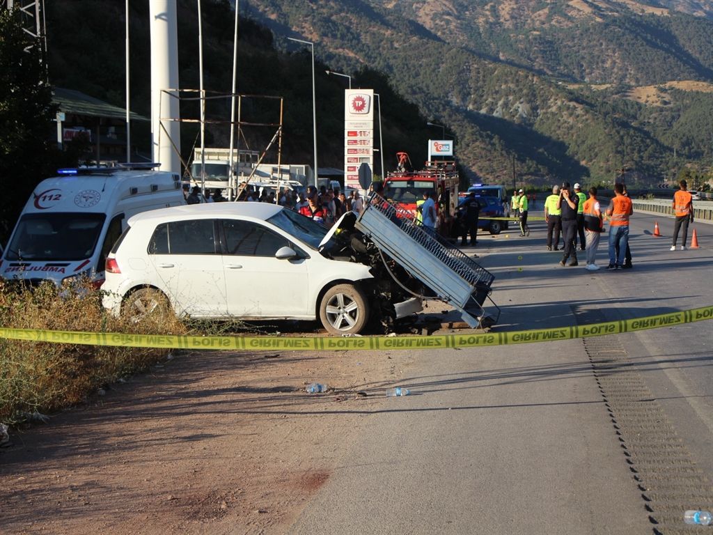 Anne, böbreğini verdiği oğluyla birlikte kazada öldü