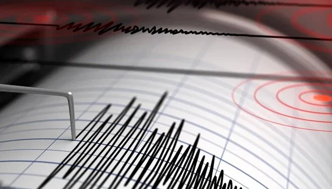 Balıkesir Sındırgı'da 6,1 büyüklüğünde deprem: Enkaz altında kalanlar var