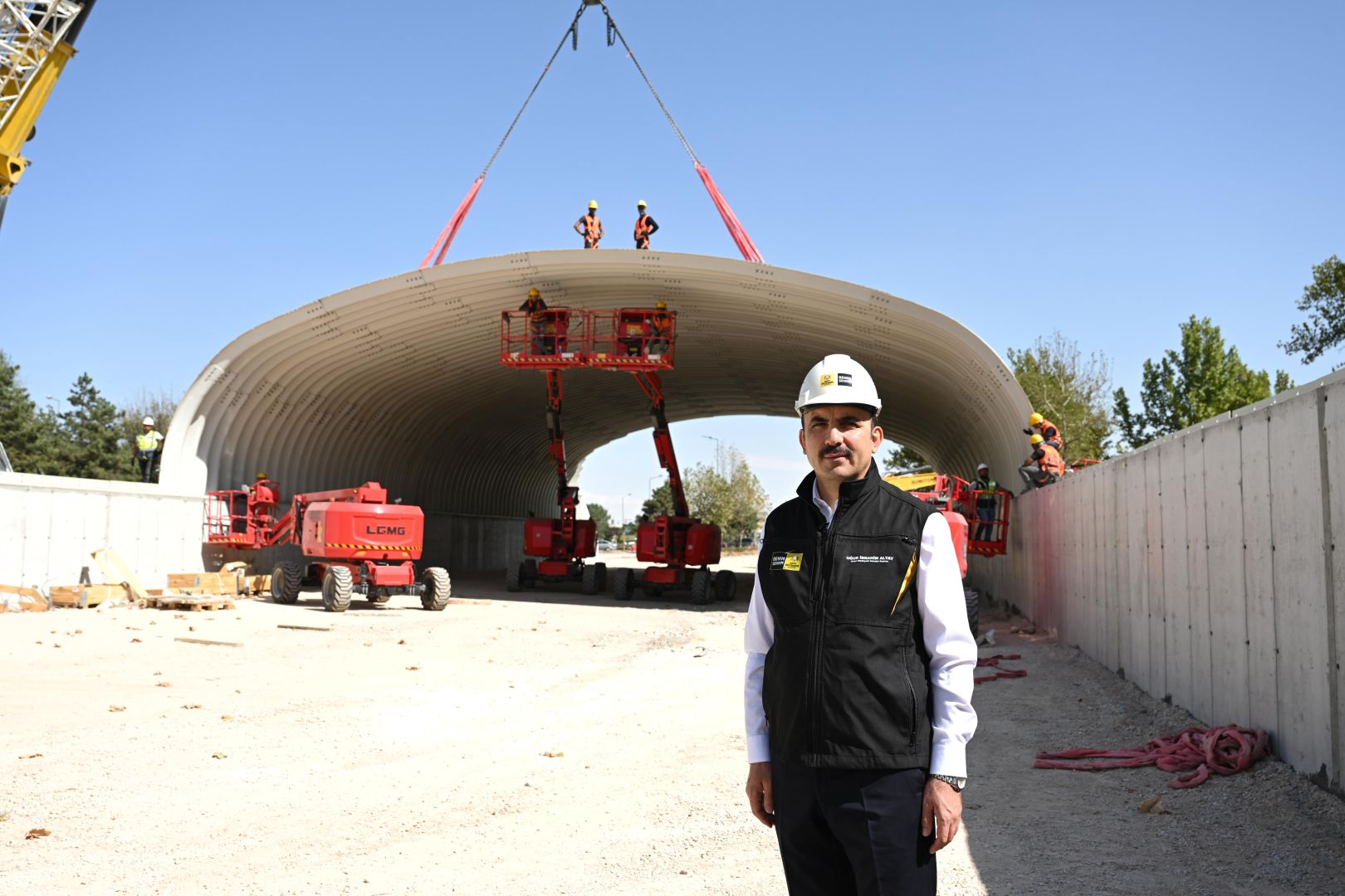 Başkan Altay Türkiye’de İlk Kez Denenen Teknikle İnşaatı Süren Köprülü Kavşağın Trafiği Rahatlatacağını Açıkladı