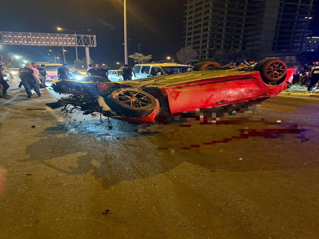Hatay'da otomobilin yayalara çarptığı kazada 3 kişi ölü, 3 kişi yaralandı