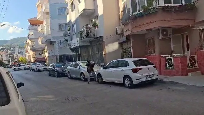 İzmir'deki karakol saldırısında yeni detaylar! 16’lık katilin evi cephanelik gibi: EYP evde kendi hazırlamış