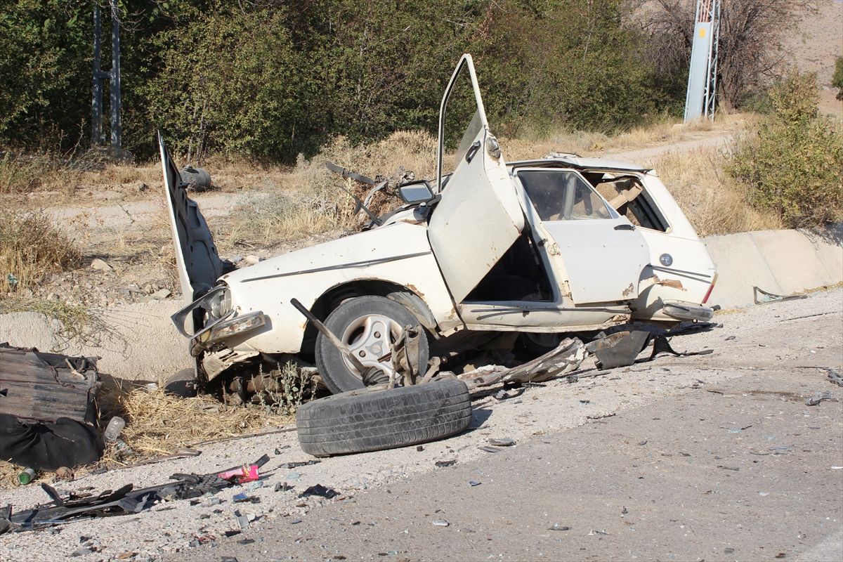 Konya'daki trafik kazasında 3 yaşındaki ikizler yaşamını yitirdi