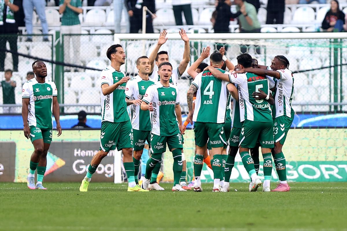 Konyaspor evinde Başakşehir'i yıktı