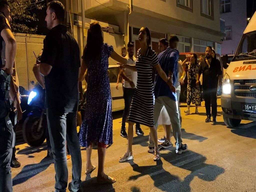 Polis, aranması olan kişiyi düğünde gözaltına almak isteyince arbede çıktı