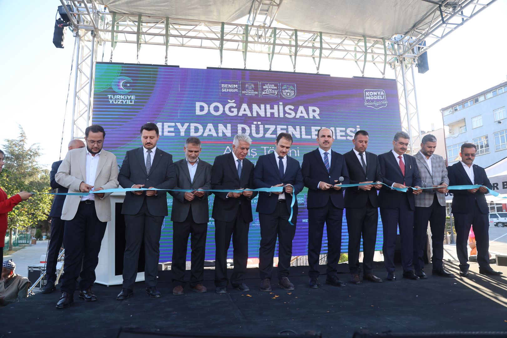 Doğanhisar’a Kazandırılan Meydan Düzenlemesi Hizmete Açıldı