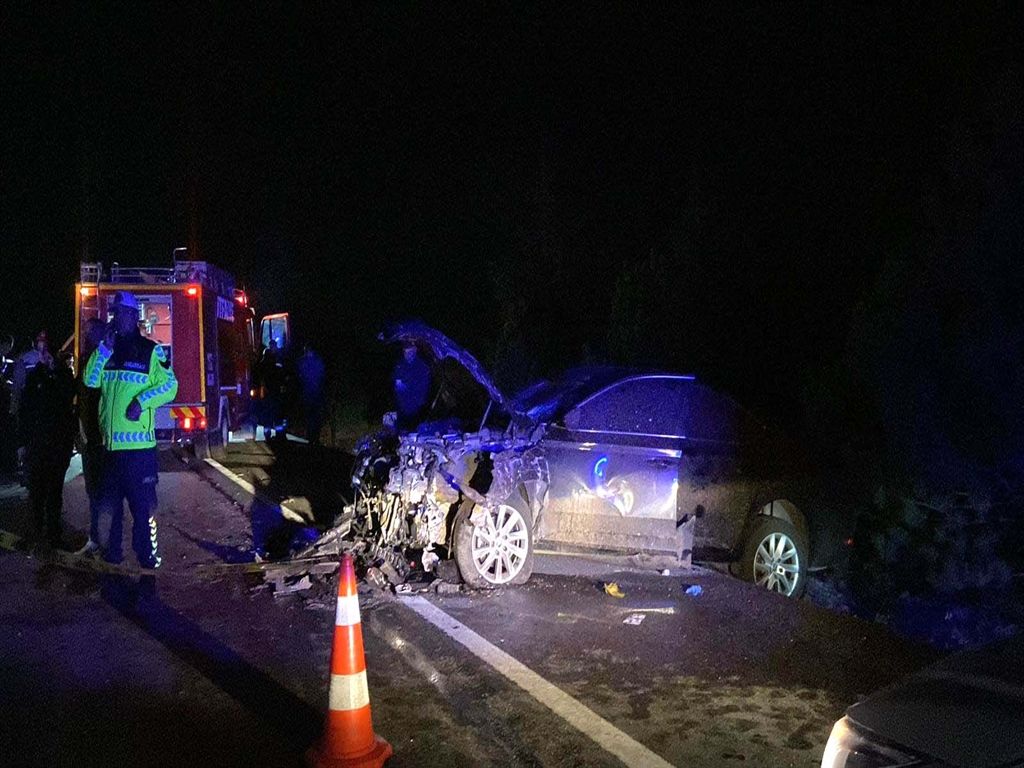 Eskişehir’de 2 otomobil çarpıştı; 1 ölü, 1’i AK Parti’li milletvekili 4 yaralı
