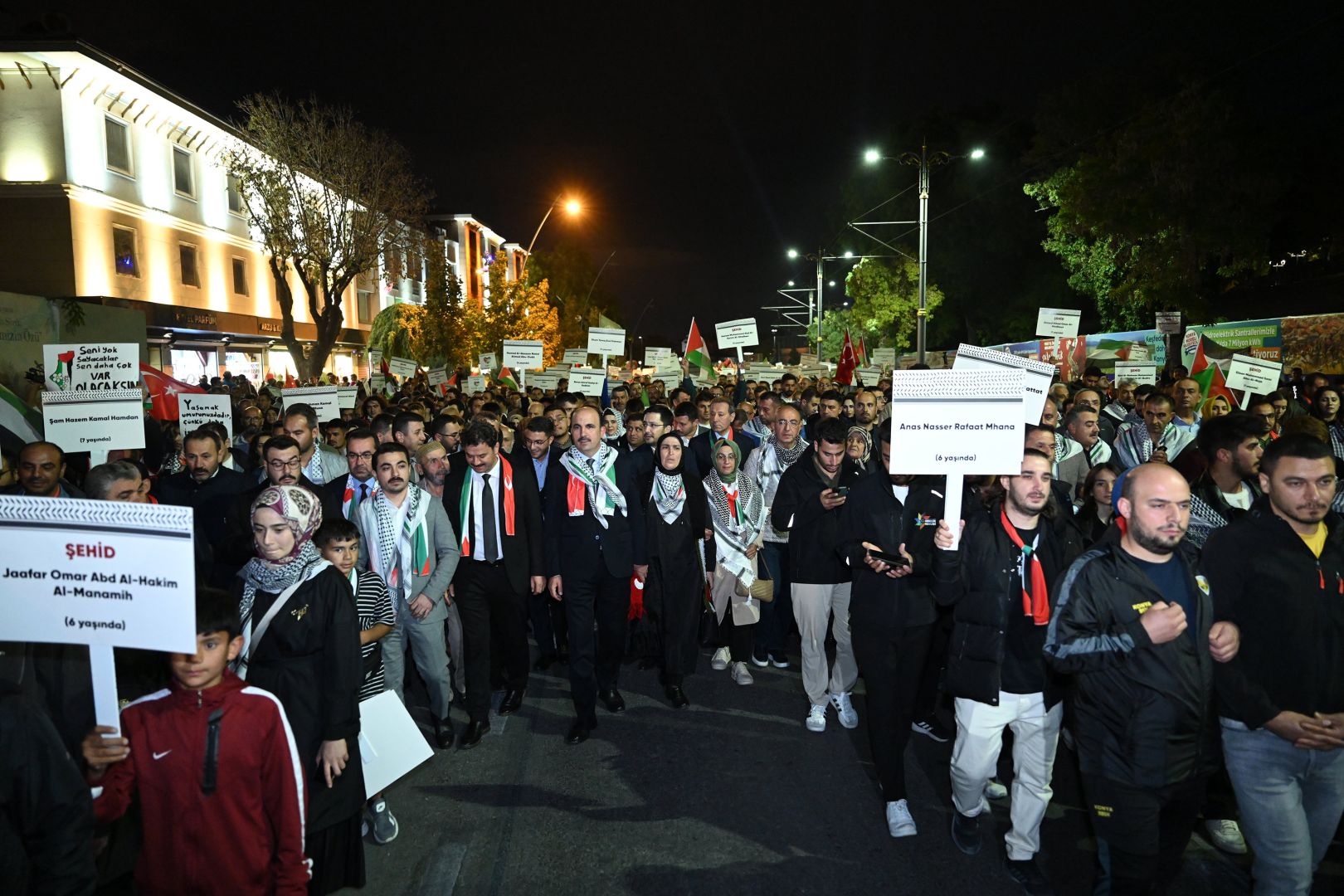 Konya’da 75 Bin Kişi Katil İsrail’in Gazze Soykırımına Karşı Vicdanın Sesi Oldu