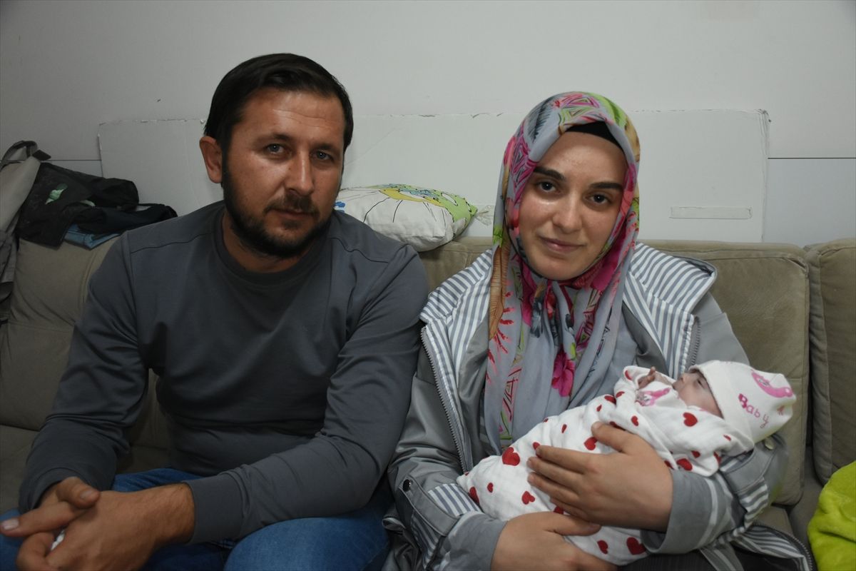 Konya'da Dünyaya 25 haftalıkken gelen Hatice Asel bebek, 3,5 aylık tedavi sonrası ailesine kavuştu
