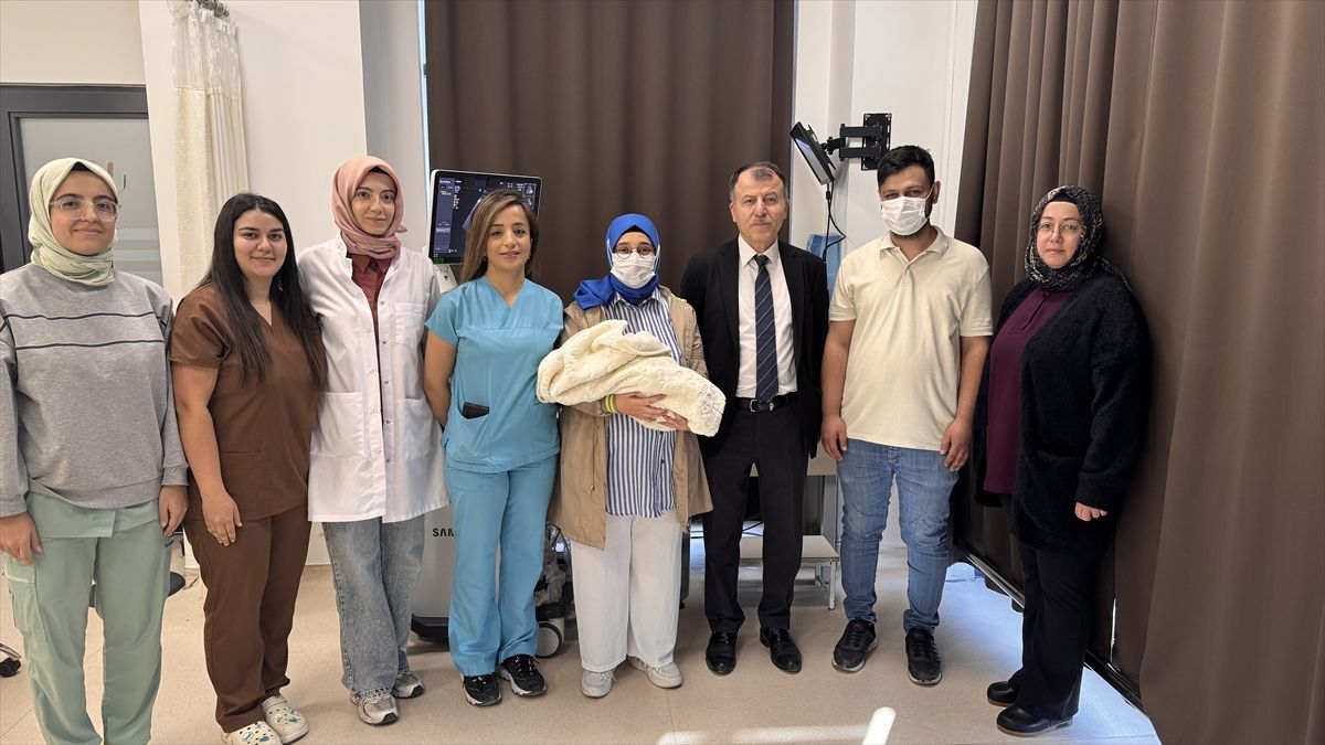 Konya'da Eli ve ayakları gelişmeyen bebeğe anne karnında müdahale