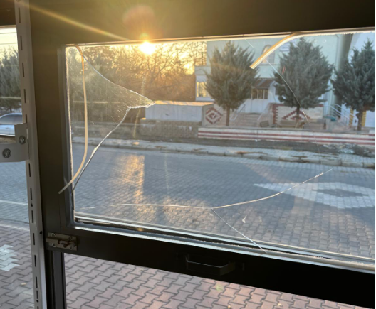 Konya’da Halk Ekmek büfelerine gece saldırısı: Camları kırıp paraları çaldılar!