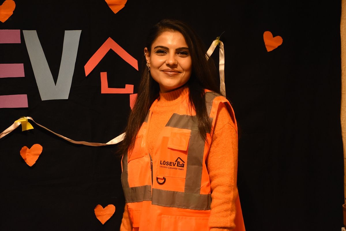 Lösemiyi yenip farkındalık çalışmalarına katılan genç kadın hastalara "umut" oluyor