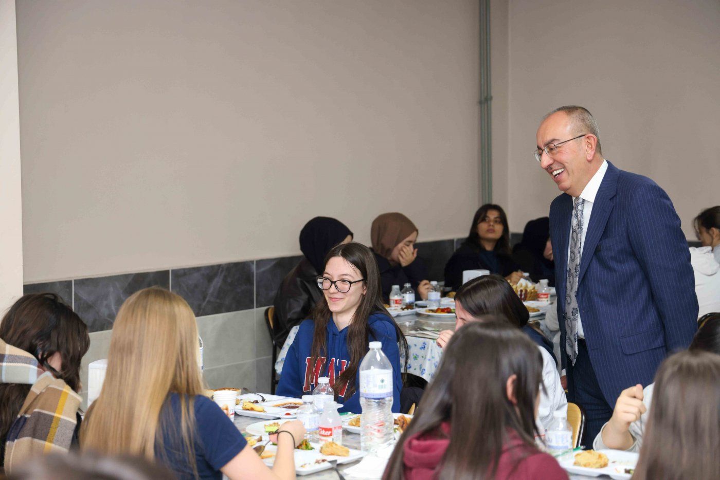 Başkan Kavuş ramazan geleneğini bozmadı: Öğrencilerle iftar sofrasında buluştu