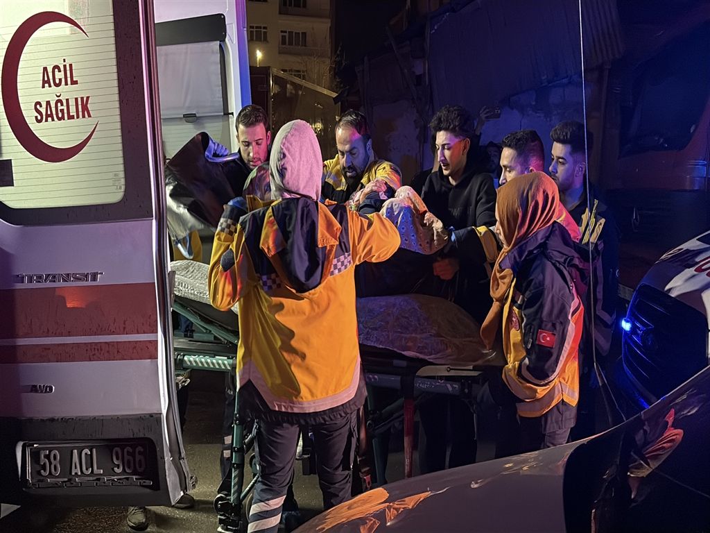 Aile içi kavga faciaya döndü! Babası ve ağabeyini öldürdü, babaannesini yaraladı