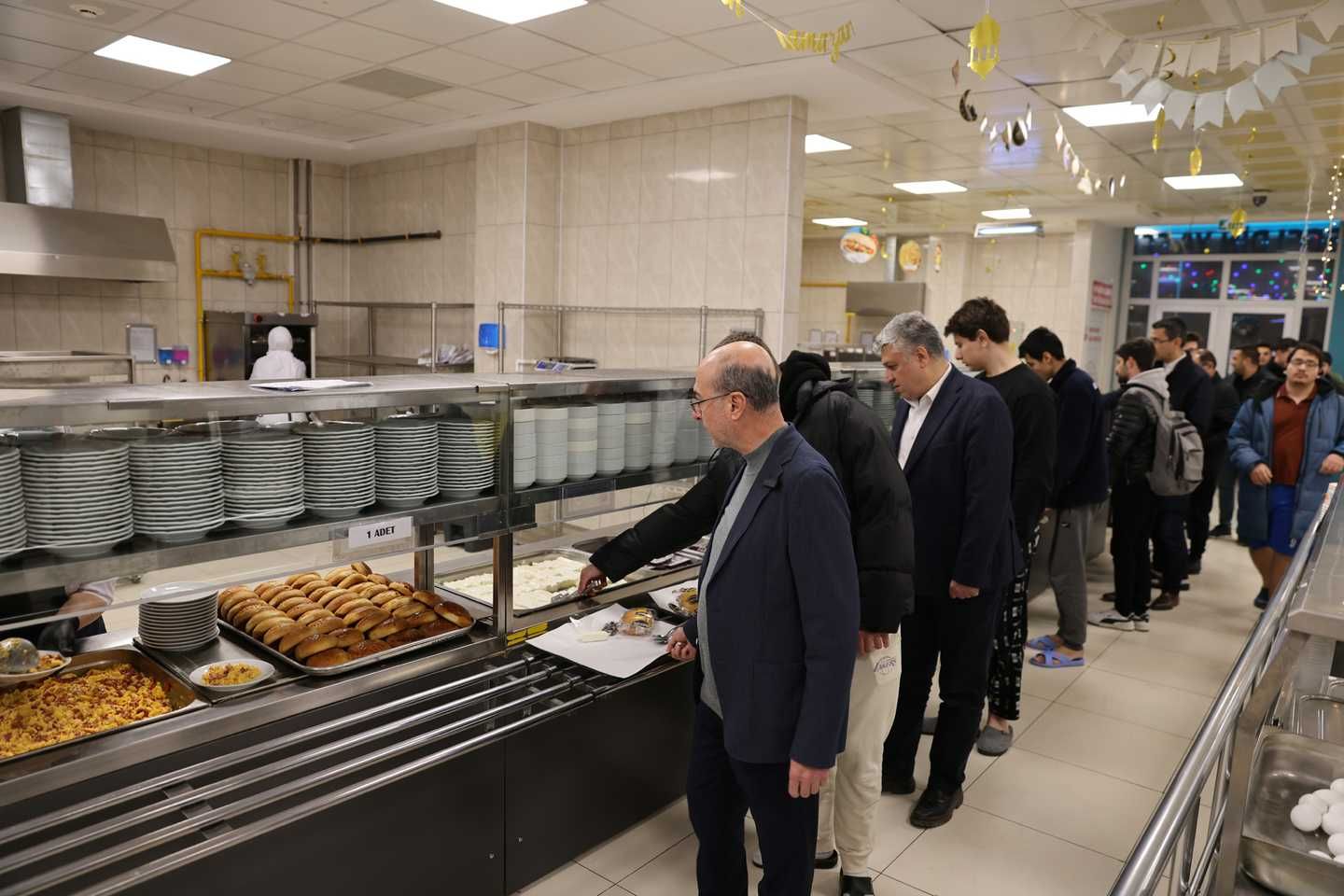 Başkan Pekyatırmacı Öğrencilerle Sahur Yaptı