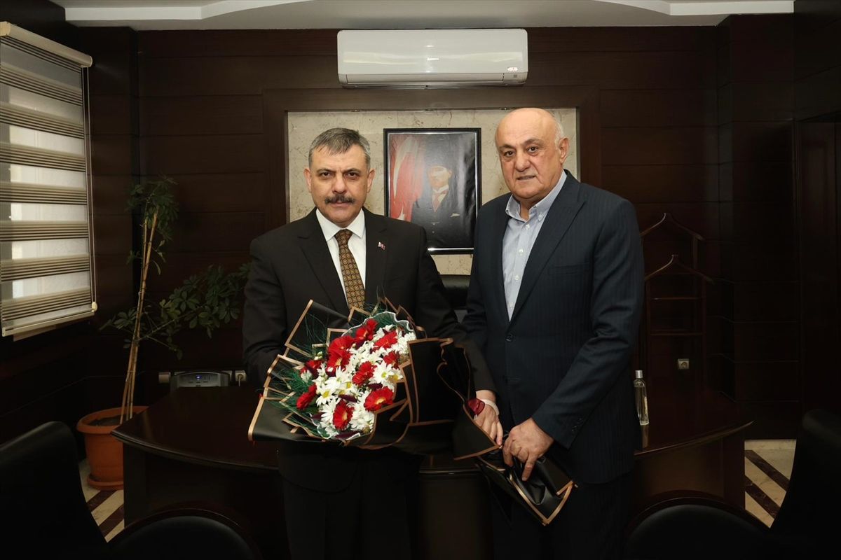 İçişleri Bakanı Çiftçi, Konya'da şeker fabrikasını ziyaret etti