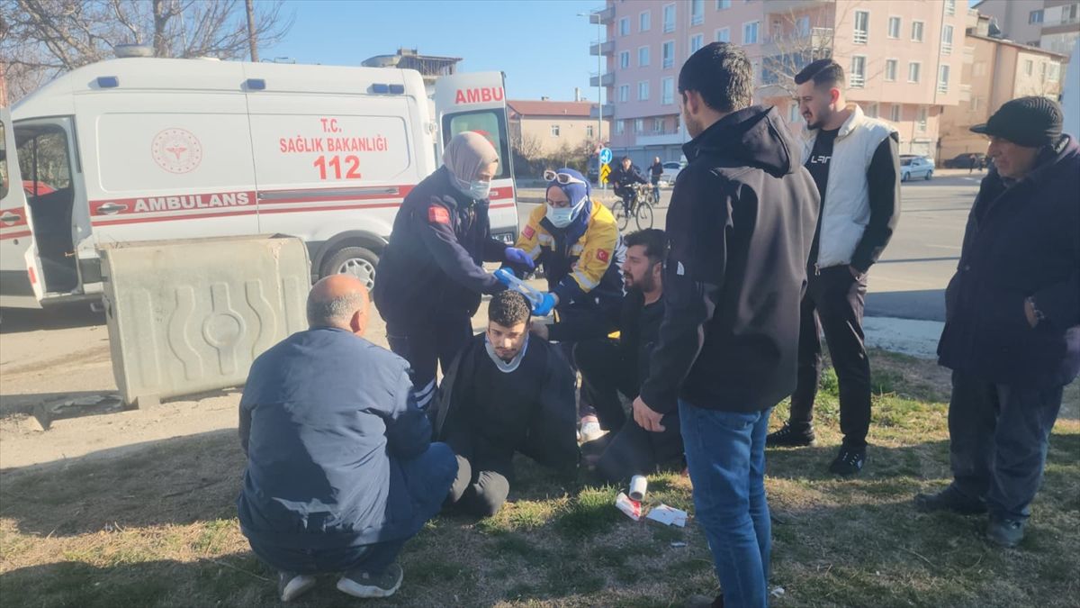 Seydişehir'de okul servisinin karıştığı kazada iki kişi yaralandı