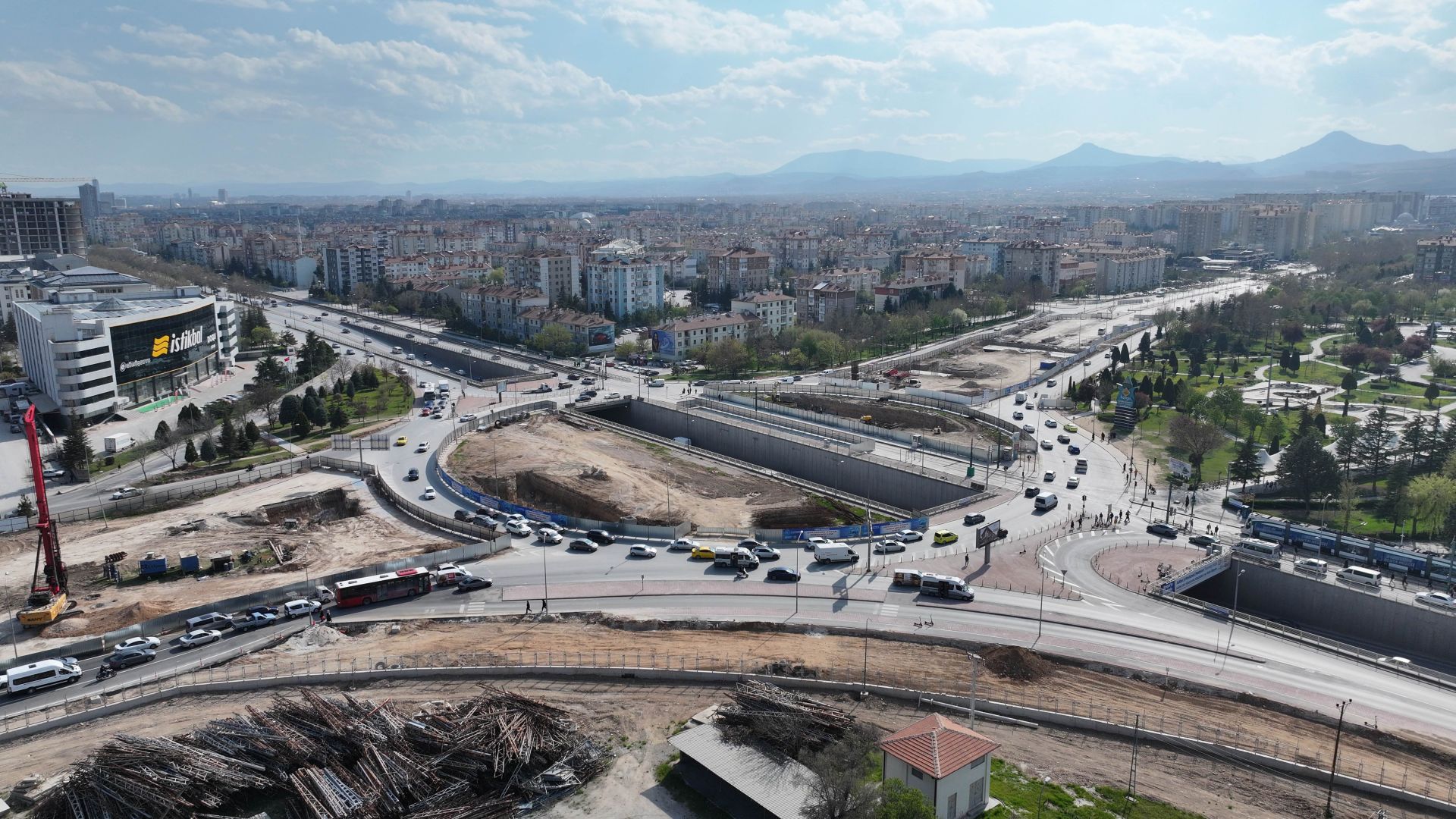 Başkan Altay: “Otogar Kavşağı’nda Karayolunu ve Raylı Sistemi Üste Alacak Bir Köprülü Kavşak Çalışması Yürütüyoruz”